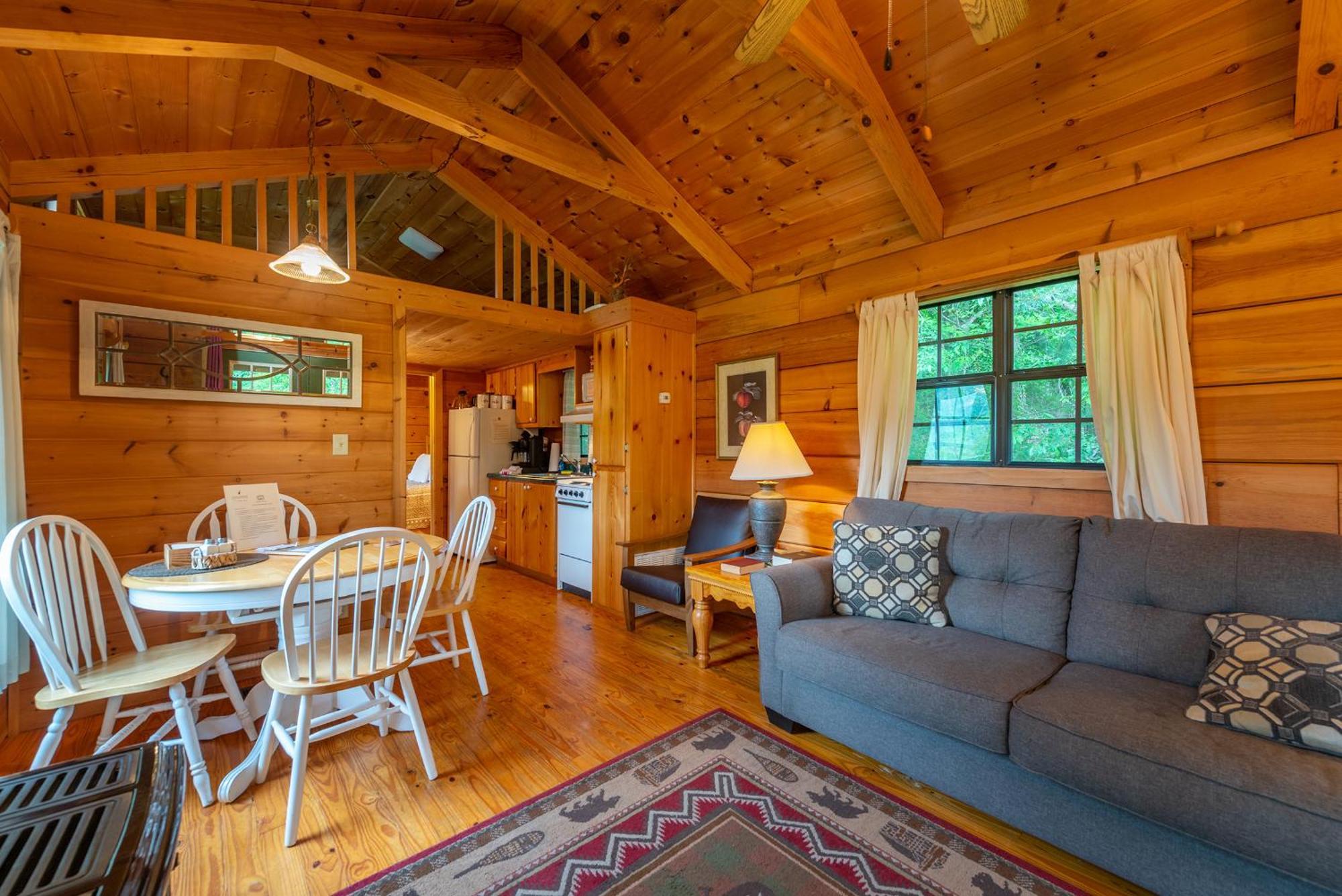 Engadine Inn And Cabins Candler Экстерьер фото