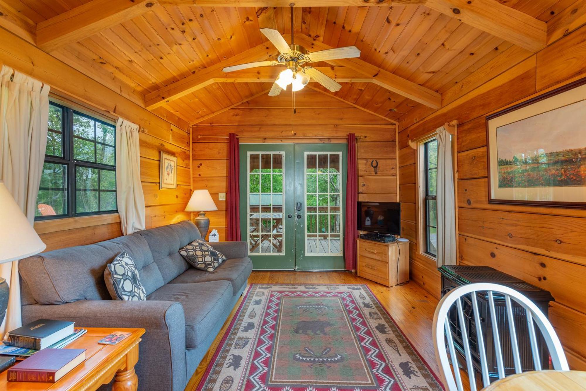 Engadine Inn And Cabins Candler Экстерьер фото