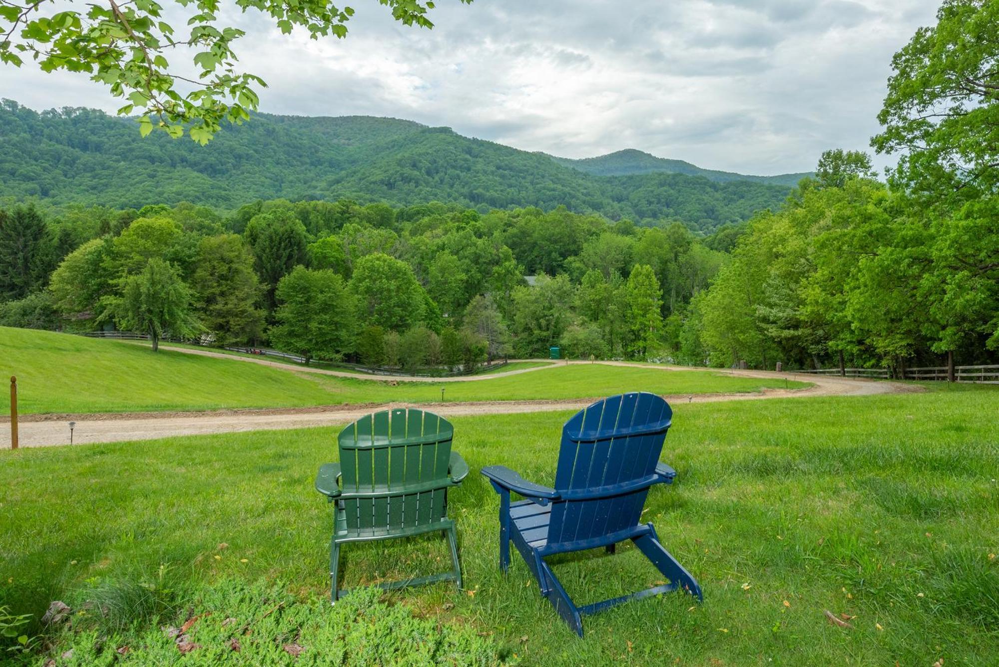 Engadine Inn And Cabins Candler Экстерьер фото