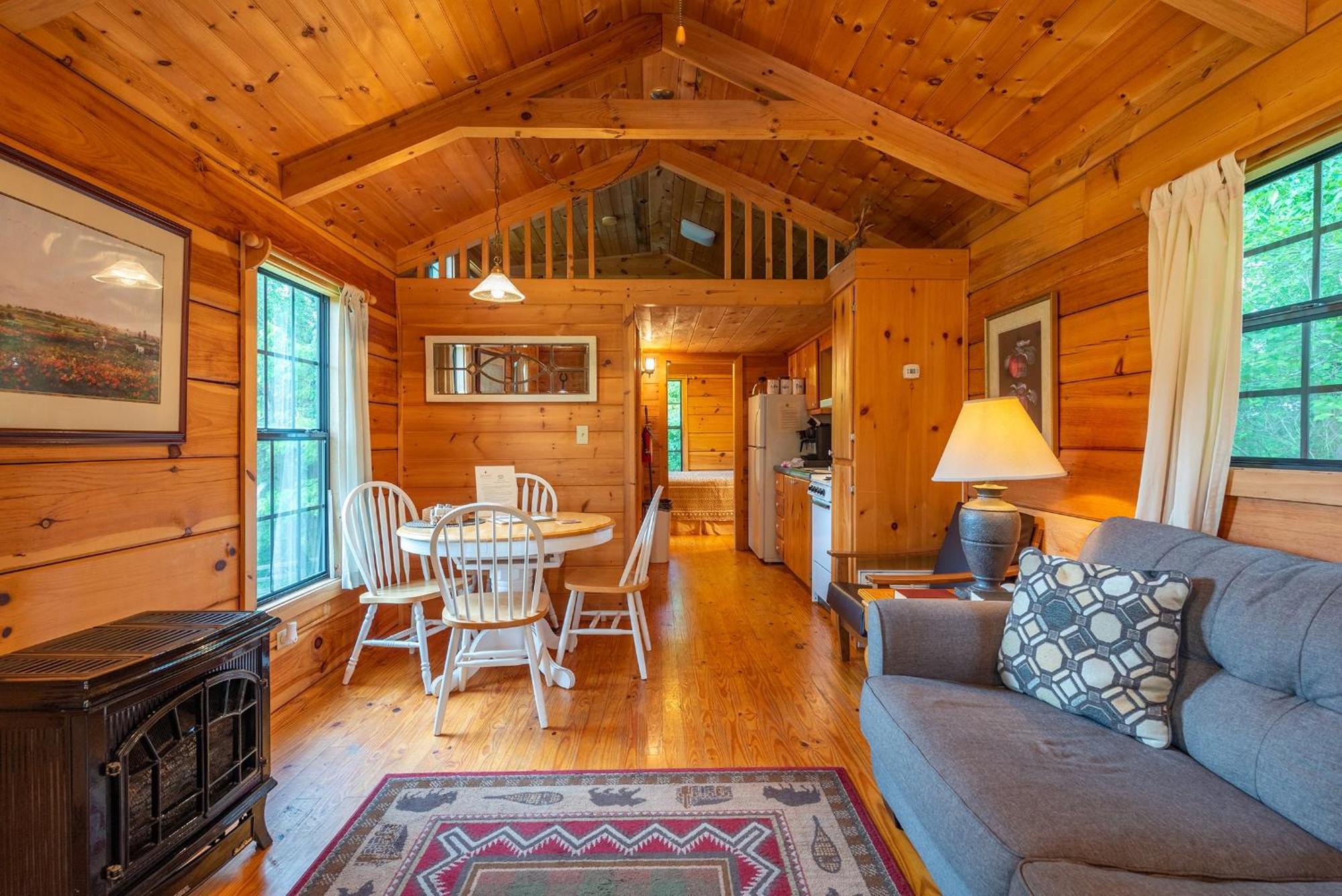 Engadine Inn And Cabins Candler Экстерьер фото