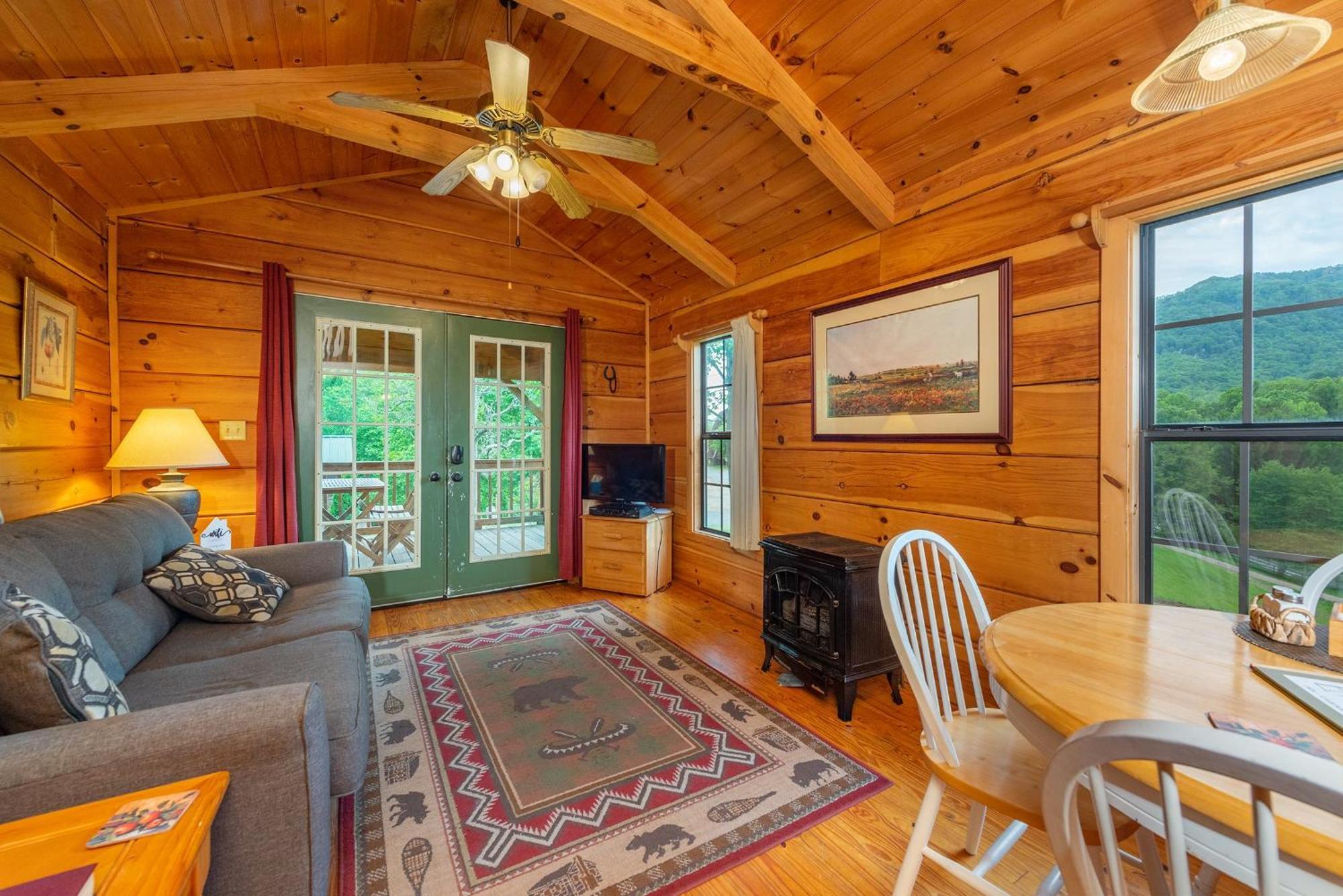 Engadine Inn And Cabins Candler Экстерьер фото