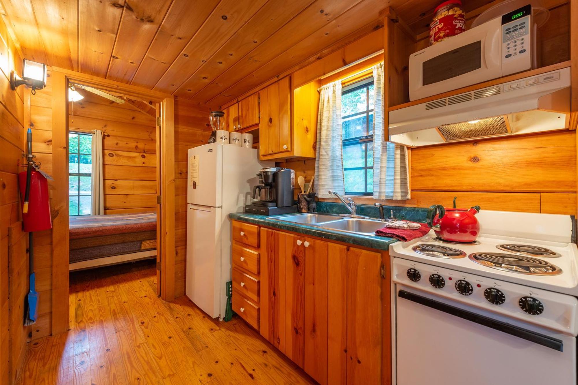 Engadine Inn And Cabins Candler Экстерьер фото