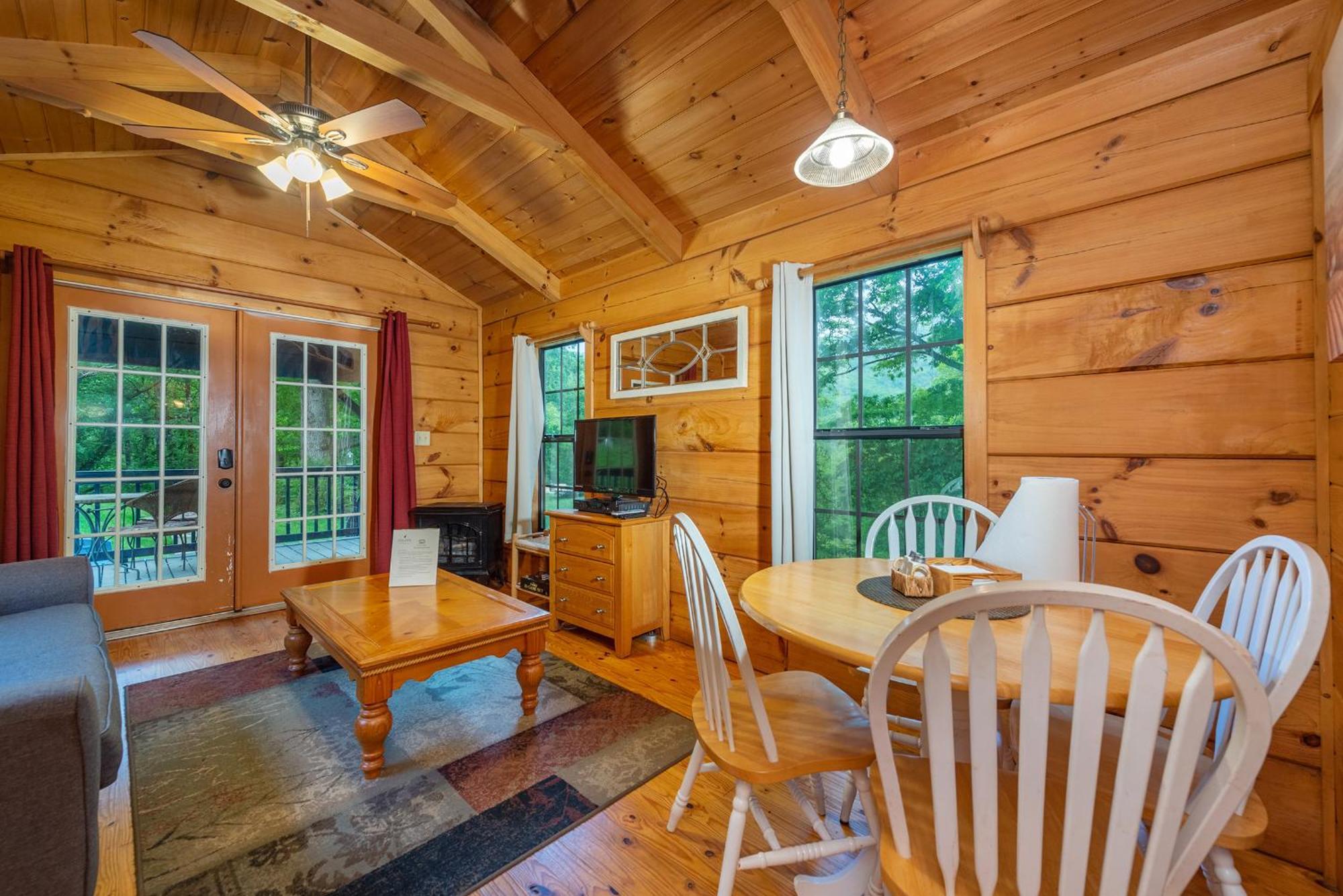 Engadine Inn And Cabins Candler Экстерьер фото