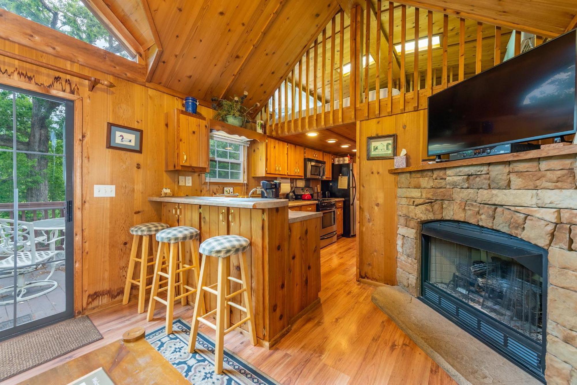 Engadine Inn And Cabins Candler Экстерьер фото